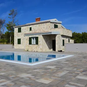 Apartment Sana 2, Vir