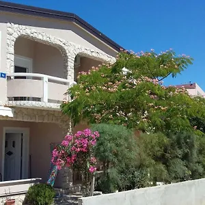 Apartment Doana, Vir